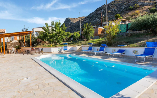 Attractive Apartment in Realmonte with Shared Swimming Pool