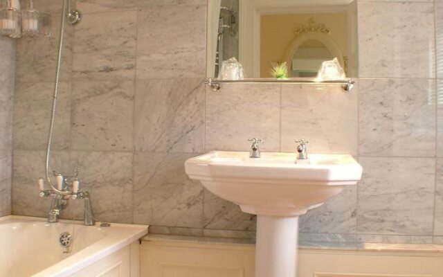 Bed & Breakfast at Ocklynge Manor