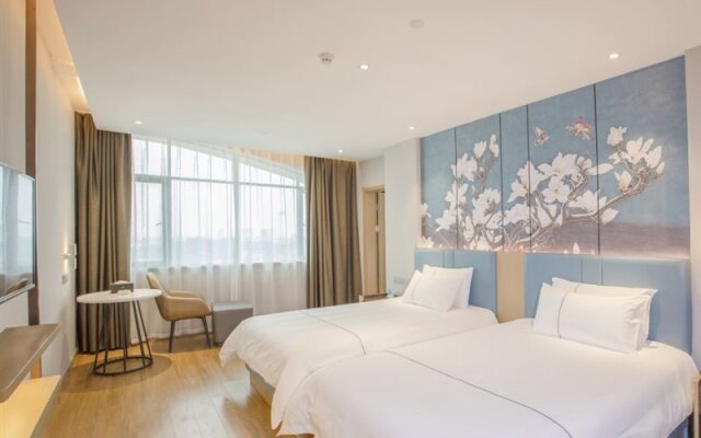 Magnotel Hotel (Dongxing Guomen Port)