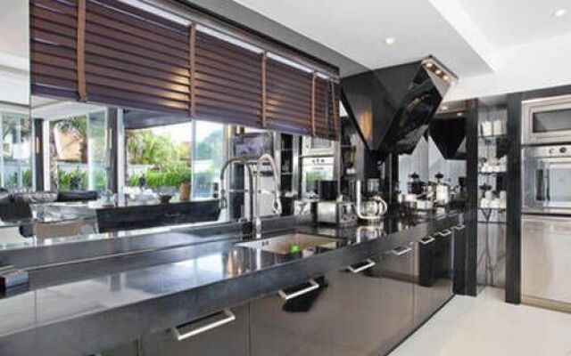 Luxury 5 Stars Beach Villa 6 Beds