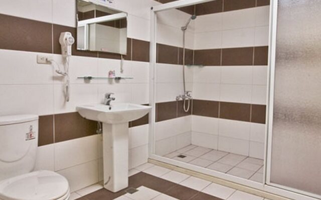 Yue Jing Commercial Hotel