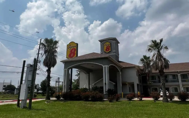 Super 8 Houston North I-45
