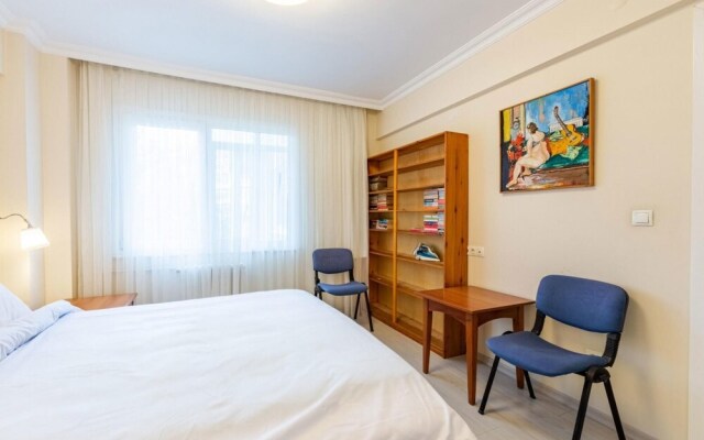Pleasant Flat with Balcony in Moda Kadikoy