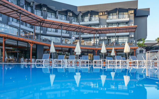 Clover Magic Park Side Otel