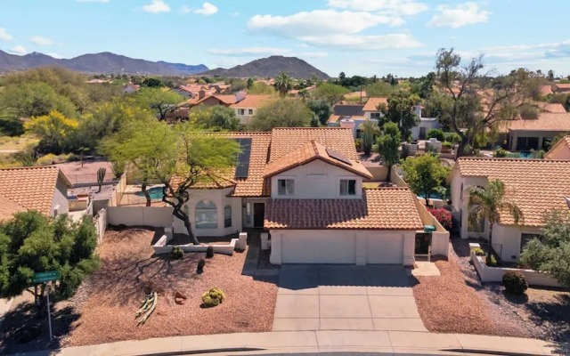 Red Mountain Retreat 5 BDR w/ Heated Pool!
