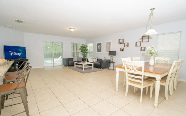 Beautiful Vacation Home Near Disney