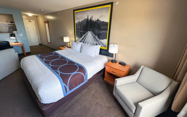 Super 8 by Wyndham Edmonton South