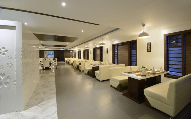 FabHotel TDI Mall Fatehabad Rd