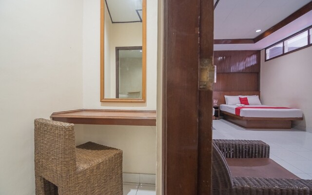 RedDoorz plus near Museum Geologi Bandung