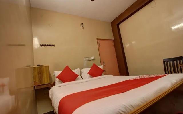 OYO Flagship 31125 Hotel Viknesh