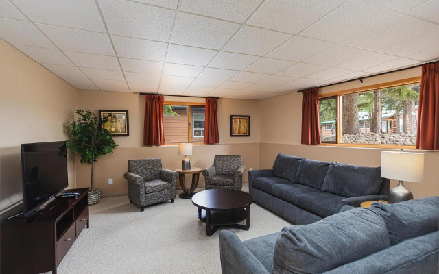 Overlander Mountain Lodge