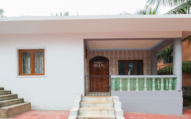 OYO 15529 Home Decent 2BHK Candolim