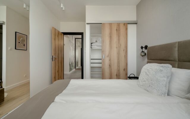 Bright & Peaceful Apartment by Renters