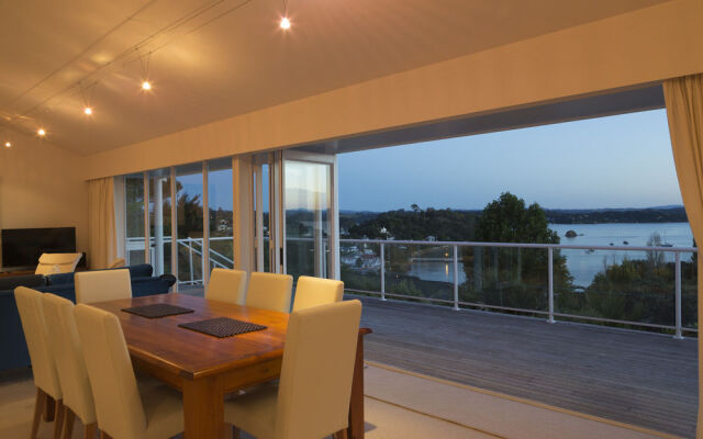 Russell View Apartments