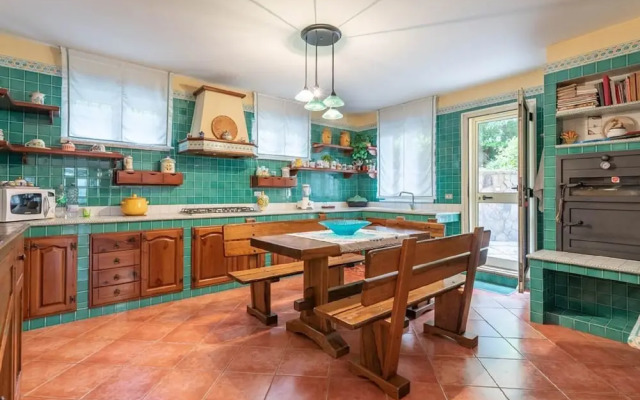 Marvellous Holiday Home near Palermo with Pool & Garden