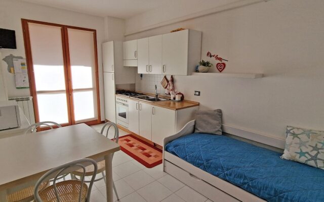 Bright Apartment Close to Ponente Beach - Beahost