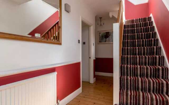 3 Bedroom House In Brighton With Garden