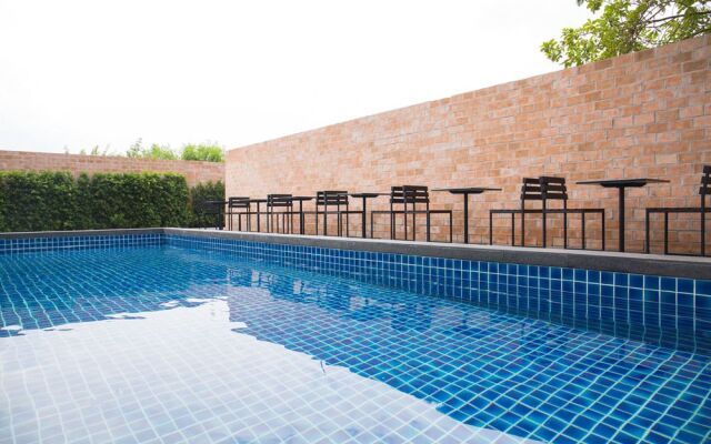 Siri Hotel And Residence Bearing