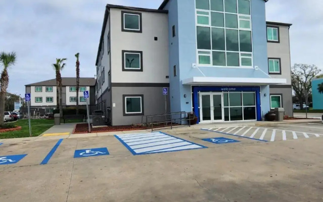 Motel 6 Biloxi, MS - Beach