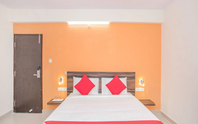 OYO 10475 PMR Hotel