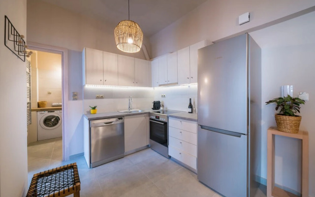 Brand new apartment touching Acropolis