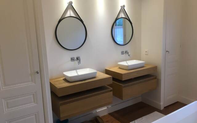 Suite de Charme Bed n B tres proche Lyon