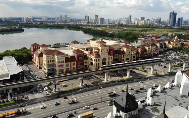 No.3 The Zen @ Puchong Skypod Residence – Outside – Puchong
