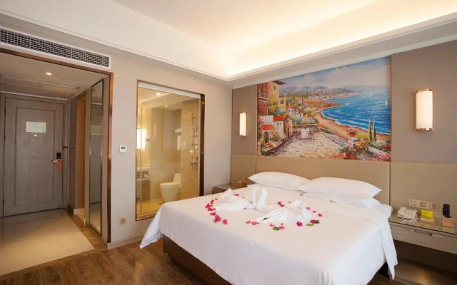 Vienna International Hotel (Sanya High-speed Railway Station)