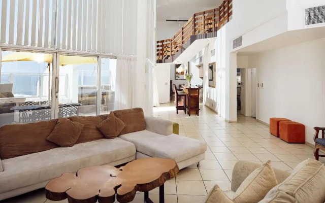 First Group La Montagne