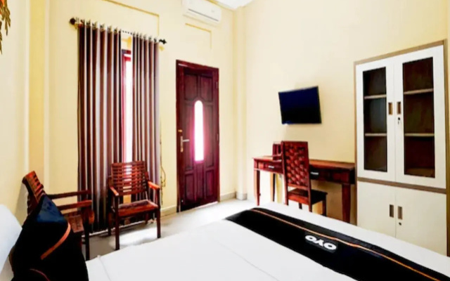 Hotel O Surabaya near Pelangi Park formerly D'best Kutisari