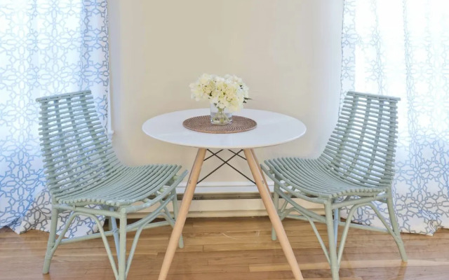Pleasant Back Bay Suites by Sonder