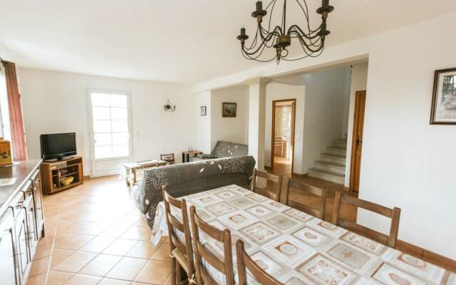 House With 3 Bedrooms in Saint-pierre-de-vassols, With Private Pool, E