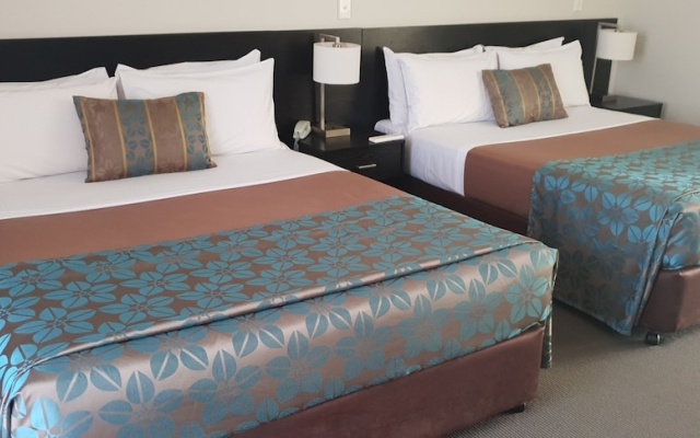 Royal Motel Miles – Guest Rooms – Miles
