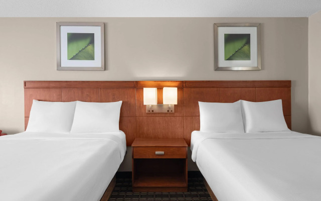 Travelodge by Wyndham Fargo West Acres