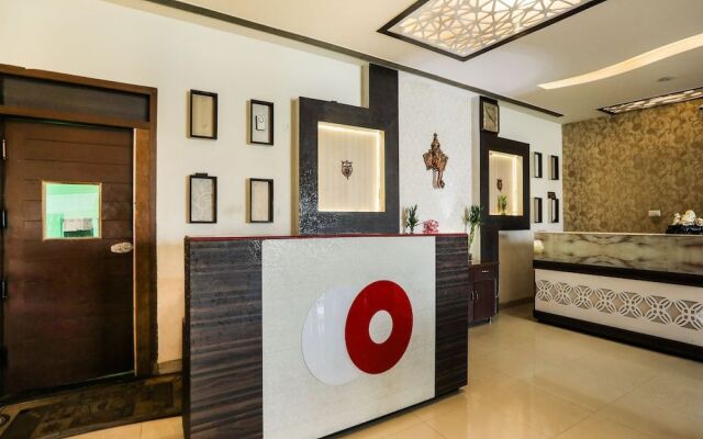 Capital O 38771 Hotel J7 International