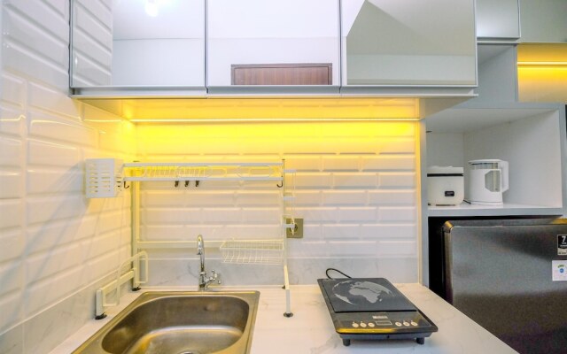 Modern Living And Nice Studio At Transpark Cibubur Apartment