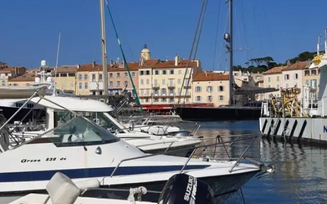 Superbe 3 pieces 4 etoiles Plein centre 70m du Port
