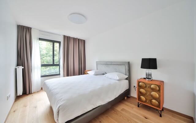 Blue Night International 69