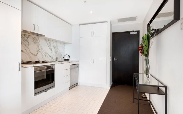 FARINA, 1BDR Docklands Apartment