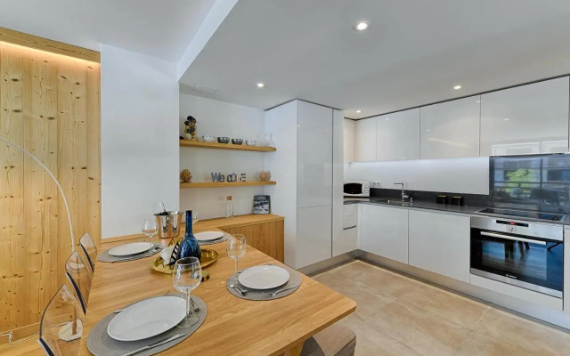 Thedrus luxury apt, swimming pool, SPA & more