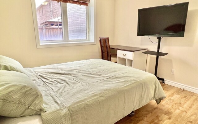Cozy Home in Richmond Hill with Free Parking