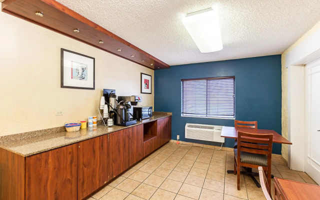 Motel 6 Milwaukee, WI - Glendale