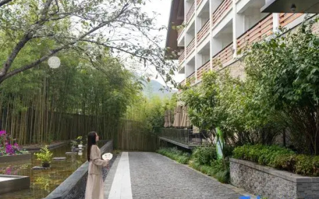 Yunshang Huaxi Holiday Hotel