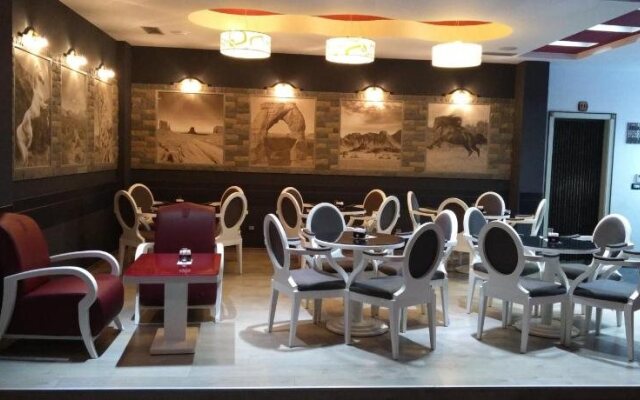 Mustang Hotel