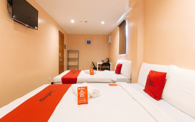 RedDoorz @ Hotel Rosemarie