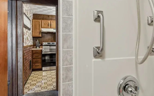 Niagara Falls Getaway: Perfect Place To Unwind 2 Bedroom Home by RedAwning