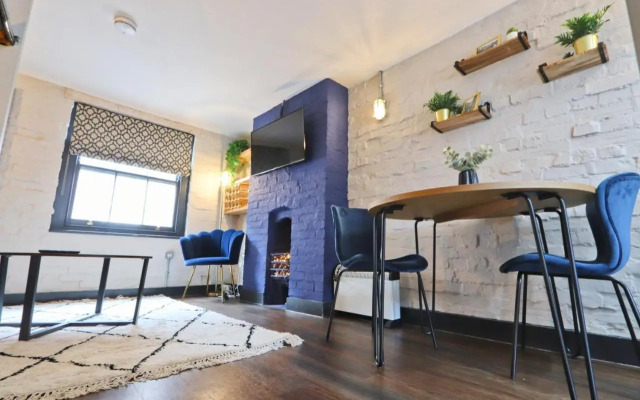 Quirky and Cool Christmas Steps 2 bed