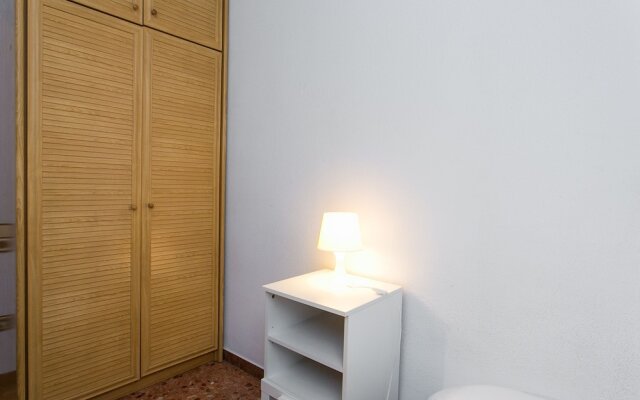 Spacious & Quiet 4 Bedroom Apartment