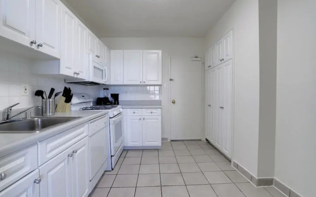 Stylish & Spacious 2BR in Crystal City