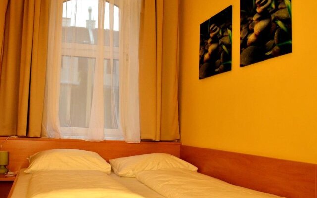 Early Bird Hotel